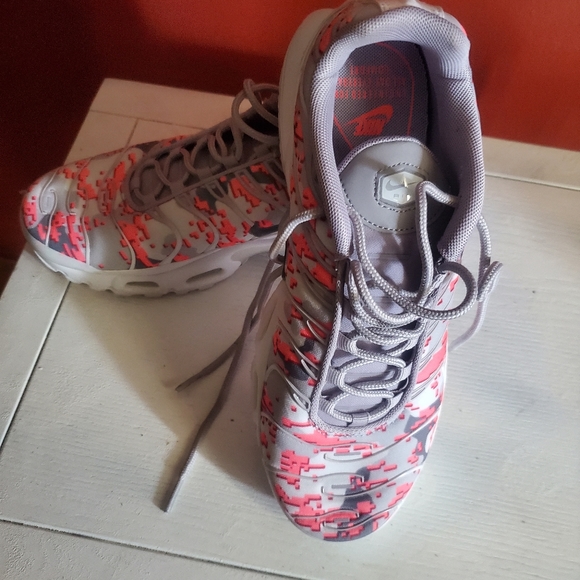 Nike - Picture 3 of 6